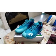 Kasut badminton aerus z yonex