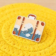 Plus 1日本行李喼海浪金屬徽章胸針心口針