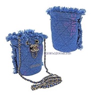CHANEL 全新現貨 22P Printed Denim Bucket with Chain 牛仔印色迷你水桶袋