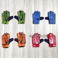 Quality Nike Children's Goalkeeper Gloves, Thick Material, Comfortable to Wear