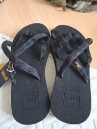 Teva 涼鞋