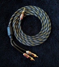 美國/怪獸Monster/3.5mm stereo to 2ⅹRCA Cable(2m)
3.5mm轉RCA轉換訊號線/純銅插頭/高防干擾編織網+磁環/高頻解析力一流/中頻更是甜美/低頻剛勁醇厚粗身 