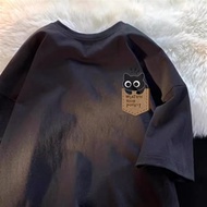 เสื้อยืดแขนสั้นผู้ชายสไตล์อเมริกัน High Street ทรงหลวมสบาย ๆ สำหรับฤดูร้อน เสื้อยืดคอกลมพิมพ์ลายแฟชั