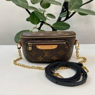 99新 LV Mini Bumbag 相機包 芯片款雙肩帶 尺寸17×10×12cm。