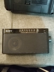 SONY Portable AM/FM Radio, Black. 索尼便携式 AM/FM 收音机，黑色