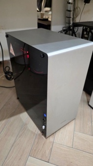 Intel i7-7700K 電腦主機連顯示器