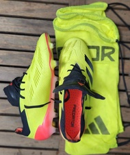 Adidas Predator 足球鞋
