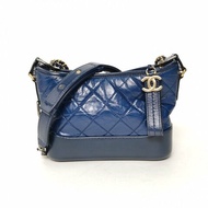 CHANEL GABRIELLE流浪小號20藍色牛皮26開金銀扣肩背包