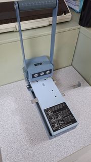 CARL 雙孔重型打孔機 Heavy Duty 2-hole-Punch