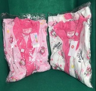 (各售$168）全新絕版 SANRIO  Hello Kitty Bathrobes (Pink & White)  吉蒂童裝浴袍/衣 (粉紅色及白色 ) - 童裝大碼 共兩件  (各售$168）