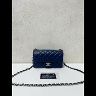 Chanel classic flap mini
深蓝色 淡金扣 CF大mini鏈條包
