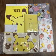 日本ミスド Mister Donut 冬甩 甜甜圈 比卡超 Pikachu Pokemon 寵物小精靈 福袋 （帆布袋、memo紙、A4膠folder、2023 手帳 記事簿 日記簿 Schedule