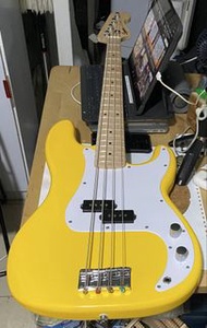 Squier by Fender Precision Bass