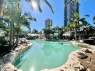 อพาร์ตเมนต์ 2 ห้องนอน 2 ห้องน้ำส่วนตัว ขนาด 10 ตร.ม. – บรอดบีช (Upgraded and Modern, Diamond Beach R