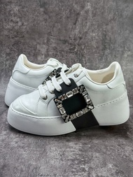 💥現貨💥 爆款顯瘦RV經典水鑽方扣厚底增高小白鞋 | Roger Vivier Viv' Skate Strass Buckle Sneakers in Leather|