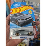 HOT WHEELS B25 FORD MUSTANG GT / Hot Wheels Ford Mustang GT