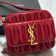 YSL Saint Laurent Vicky 紅色漆皮小相機包