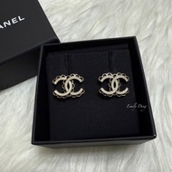 Chanel 復古花邊雙C耳環