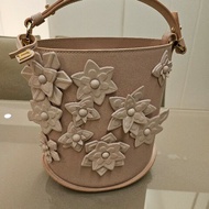 Delvaux粉色立體皮雕限量包