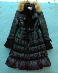 全新專櫃品牌 GELANO 漂亮黑色輕柔洋裝式造型羽絨大衣 含絨量90.3% S號（小L可）