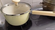 米色單柄鍋