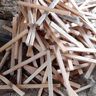 This wood cut from Dutch teak Size 1.5x1.5x10 cm