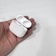 Apple Airpods 4 ANC版本 就一個充電盒 官方原裝產品  不是高仿  同事教你分別  完美靚 香港港行完美靚機靚電池鋪頭開單保障全原裝正品可以放心使用放心購買可以放心使用無維修過無任何