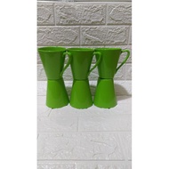 6 PCS DRINKING CUPS/PLASTIC CUPS.