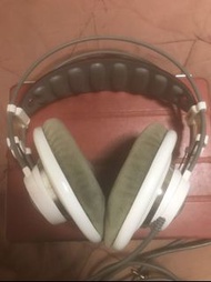 AKG K701