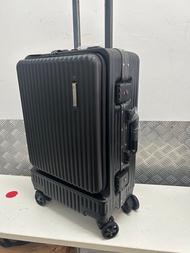 可上廉航：出口日本Peter Crown 20 吋登機前開蓋精緻型行李箱；Peter Crown 20 inch luggage for handcarry 55 x 36 x 23cm