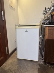 Indesit UK fridge with ice box 小型雪櫃+冰格