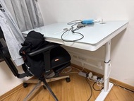 White Glass Top Standing Desk with Adjustable Height 白色手動升降書桌