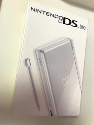 NDS Lite有原裝盒連透明硬膠套，筆，games及充電，少用
