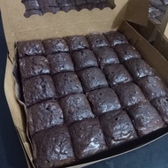 kue ulang tahun brownies panggang fudge - polos