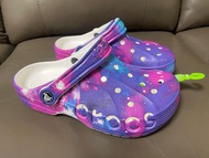 全新 Crocs Baya Seasonal 彩色印花 紫色粉紅色 拖鞋 (EUR36/37)