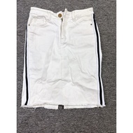 TL. white jean skirt waist 60. vd25