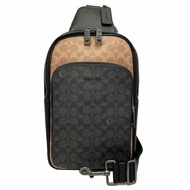 【全新】COACH 新款C LOGO男款單肩胸前斜背包(焦糖/黑)