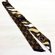 LV深咖啡色老花迷彩長絲巾