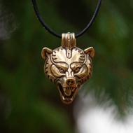 熊吊墜。動物項鍊。烙印戰士。異教徒飾品。手工飾品。圖騰