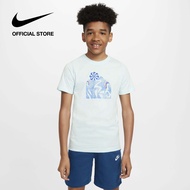 Nike Older Kids Sportswear Earth Tee - Glacier Blue ไนกี้ เสื้อยืดเด็กโต Sportswear - สีฟ้าธารน้ำแข็