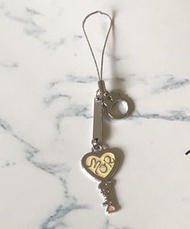 米白色愛心鑰匙形🔑手銬吊飾、鑰匙圈、裝飾、配飾