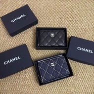 chanel禮贈牛仔丹寧款/魚子醬荔枝紋款卡包 尺寸：11-7.5-2cm