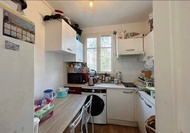 Room private next to train B 10 minute to center