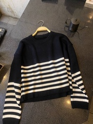 Sweater Crop Rajut Garis Casual Wanita Motif Hitam Putih