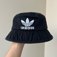 Forwarding A Hat Adidas