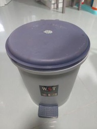 W.S.T 腳踏式垃圾桶