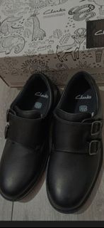 Clarks 全新返學皮鞋