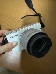 ［只順豐到付］二手白色 性能正常canon m10 eos 相機 可反熒幕 配原裝可拆鏡頭 原裝電池 原裝充電器 原裝相機袋