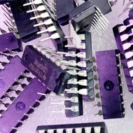 5 ic CD4047BE 14 pins