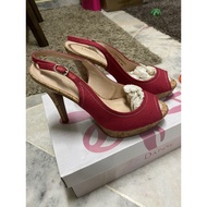 Daphne women shoes used